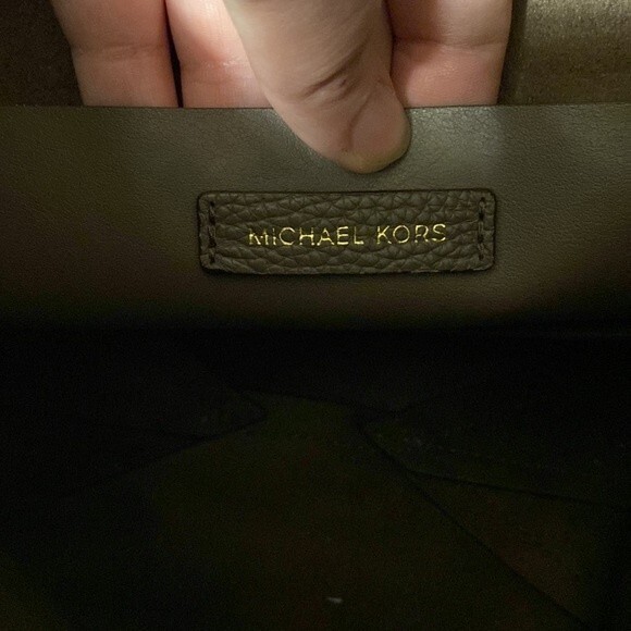 Michael Kors Junie Gray Pebble Leather Tote Purse Adjustable Strap Magnetic Tie - Picture 10 of 10